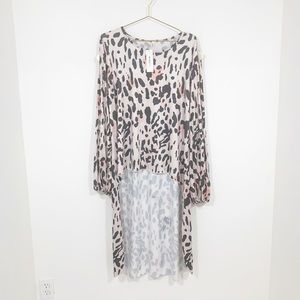 NWT High-Low Leopard Print Top